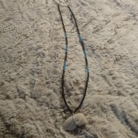 White Stone bear beaded necklace black/blue - Picture 6 of 16